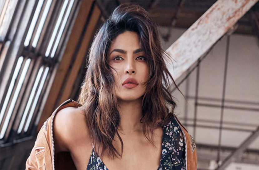 স্বাস্থ্যকর্মীদের ২০ হাজার বিশেষ জুতা উপহার প্রিয়াঙ্কার