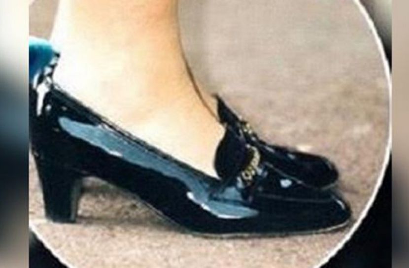 বন্ধ হলো ব্রিটেনের রাজ পরিবারের জুতা নির্মাতা প্রতিষ্ঠান