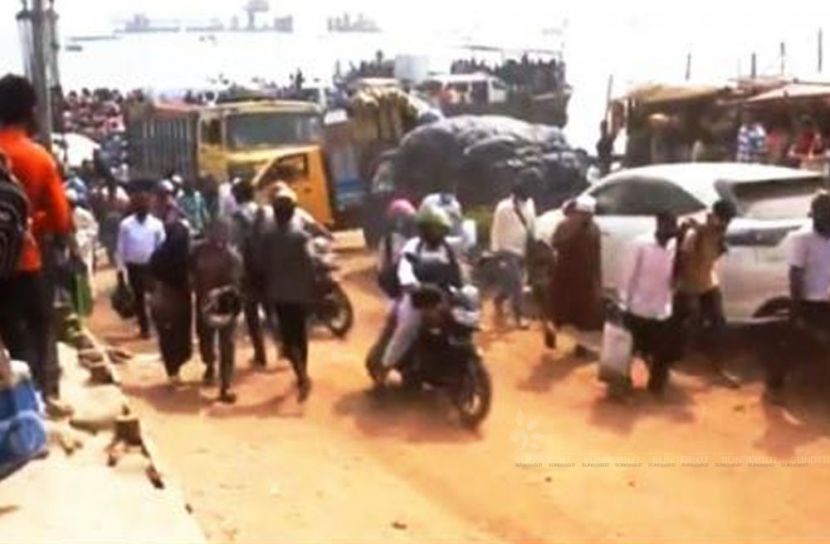 কাঁঠালবাড়ী-শিমুলিয়া রুটে ফের শ্রমজীবী মানুষের ঢল