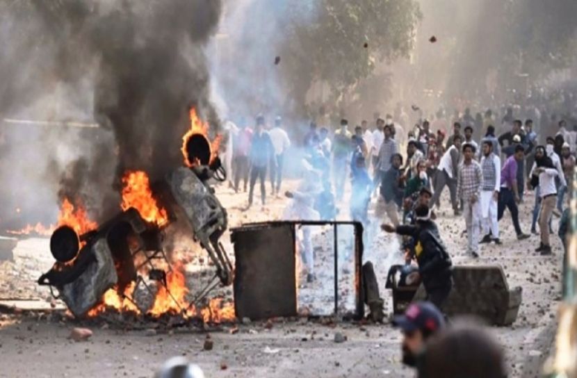 লকডাউনের মধ্যে সামাজিক দূরত্ব নিয়ে পশ্চিমবঙ্গে সংঘর্ষ