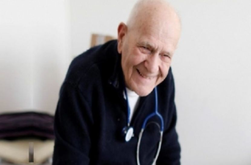 করোনাতেও রোগী দেখেন শতবর্ষী চিকিৎসক