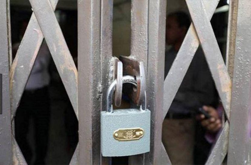 আক্রান্ত সাংবাদিকের ফ্ল্যাটের বাইরে তালা!