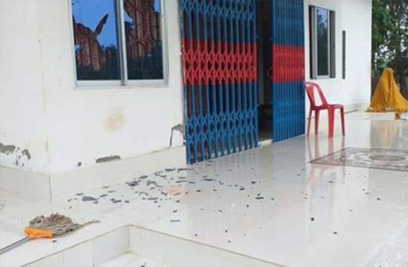 লোহাগাড়ায় বৌদ্ধ মন্দিরে সশস্ত্র হামলা