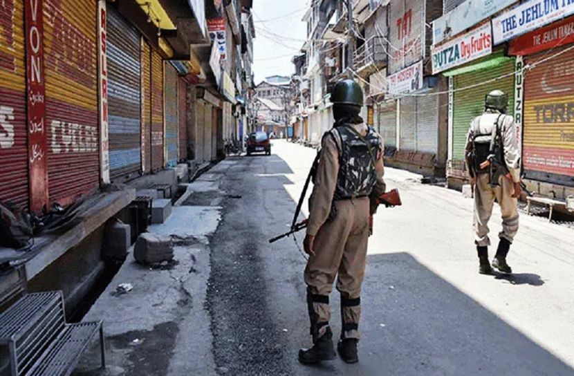 কাশ্মীরে হামলা: ভারতের ৩ সেনা নিহত 