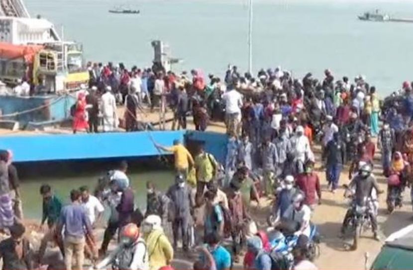 পাটুরিয়া-দৌলতদিয়া ঘাটে উপচে পড়া ভিড়