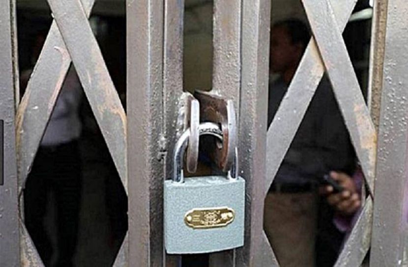 করোনায় মৃত ব্যক্তির পরিবারকে আটকিয়ে তালা!