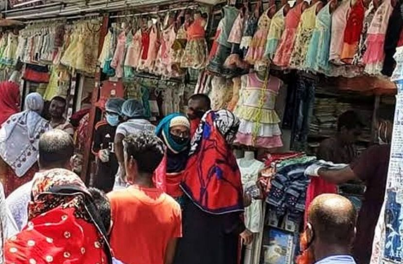 মার্কেটে ক্রেতা কম!