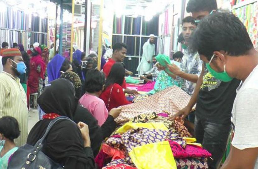 স্বাস্থ্যবিধি না মেনেই চলছে বেচাকেনা