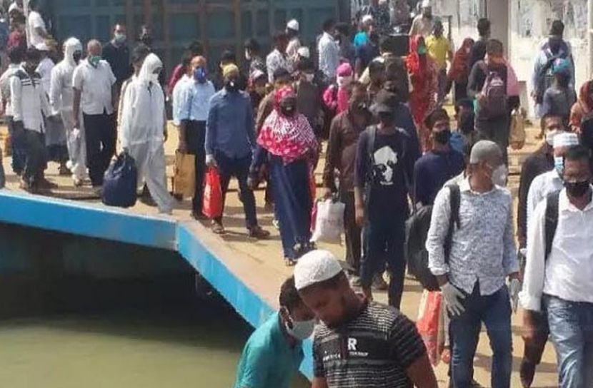 ঘাটগুলোতে ঘরমুখো মানুষের ভিড়