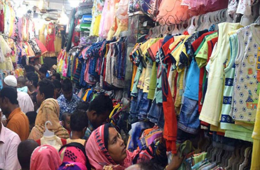 দোকান-মার্কেটে মানা হচ্ছে না স্বাস্থ্যবিধি