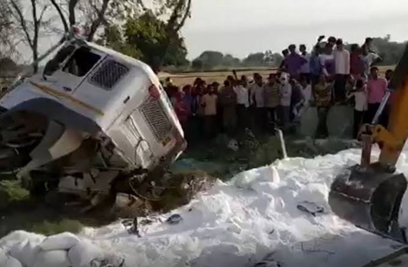 উত্তরপ্রদেশে সড়ক দুর্ঘটনায় ২৩ শ্রমিক নিহত