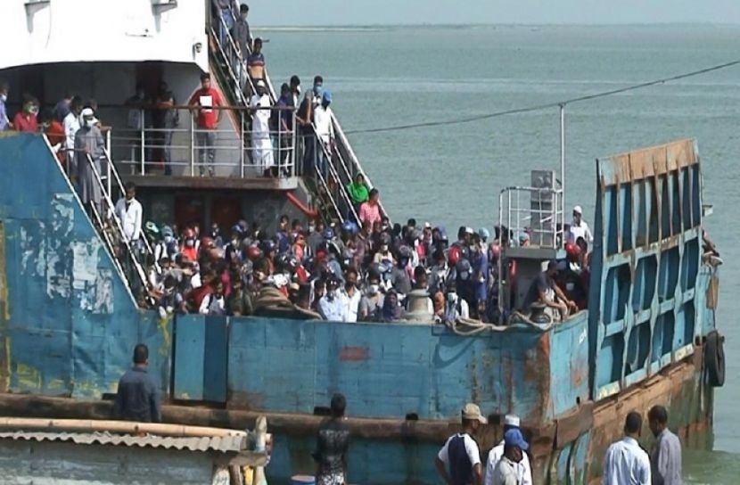 দৌলতদিয়ায় ফেরি চলাচল বন্ধ