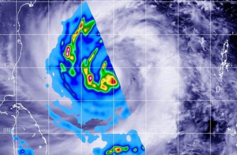 সাতক্ষীরায় স্থানীয়দের সরিয়ে নেয়া হচ্ছে