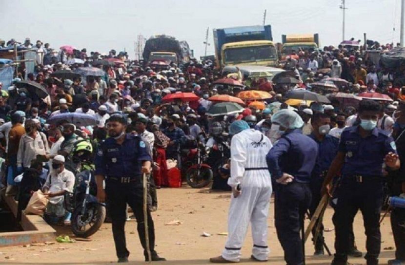 দৌলতদিয়া-শিমুলিয়ায় মানুষের ঢল