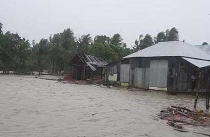 উপকূলের নিম্নাঞ্চল প্লাবিত, লোকালয়ে ঢুকছে পানি