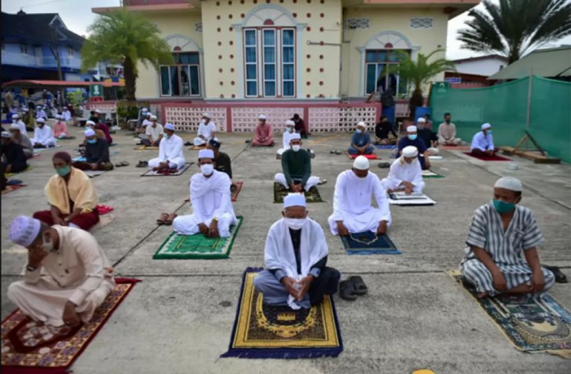 বিশ্বের বিভিন্ন দেশে যেমন হচ্ছে করোনাকালীন ঈদ!