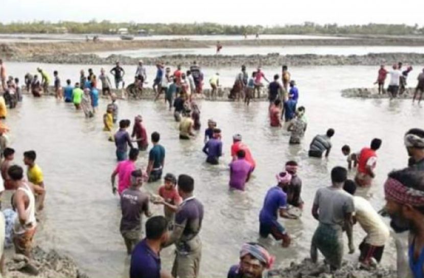 বাঁধ ভাঙা পানিতে ভেসে গেছে ঈদের আনন্দ