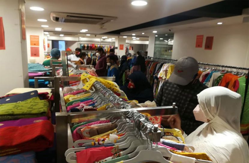 ঈদে এবার কেনাকাটা কমেছে ৫৬ হাজার কোটি টাকার!