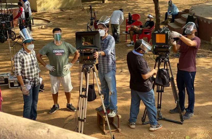 করোনার মধ্যেই শুটিং সেটে অক্ষয় কুমার