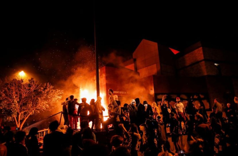 যুক্তরাষ্ট্রে বিক্ষোভ-সহিংসতায় নিহত ১১