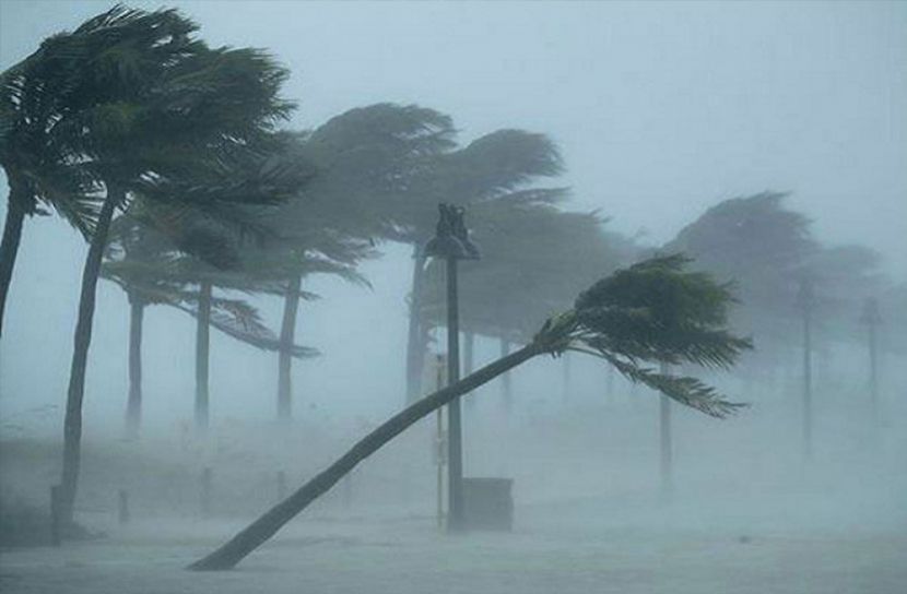 ১৪০ কিলোমিটার বেগে আঘাত হেনেছে ‘নিসর্গ’