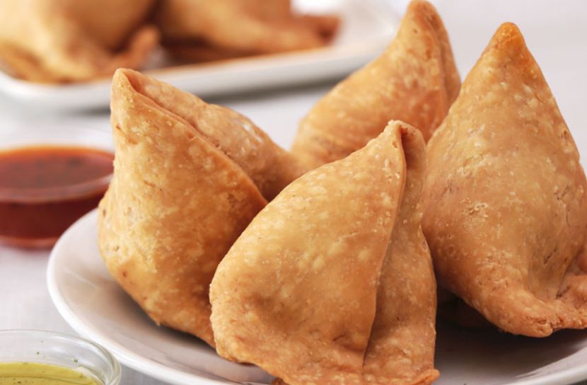 বৃষ্টি বিলাস, সাথে ঘরে তৈরি শিঙাড়া!