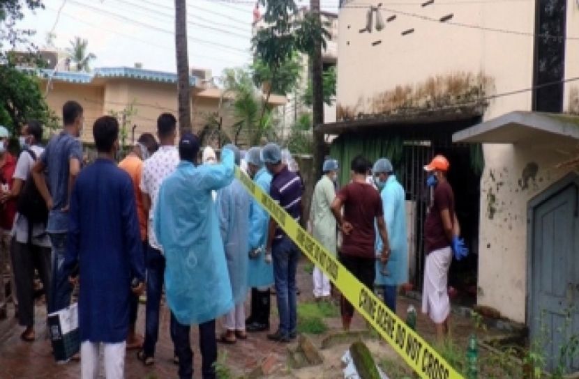 ভাড়া বাড়িতে পরিবারের পচন ধরা লাশ!