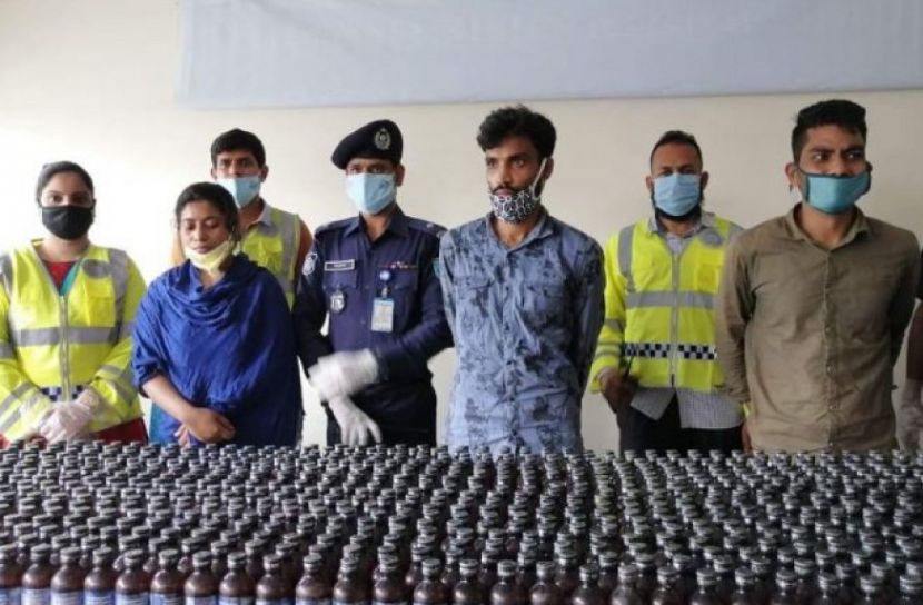 বাড়িতে ফেনসিডিলের গোডাউন, স্বামী-স্ত্রীসহ গ্রেফতার ৩