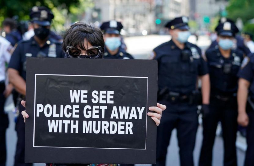 আমেরিকায় পুলিশের শাস্তি বিশ্বে বিরল