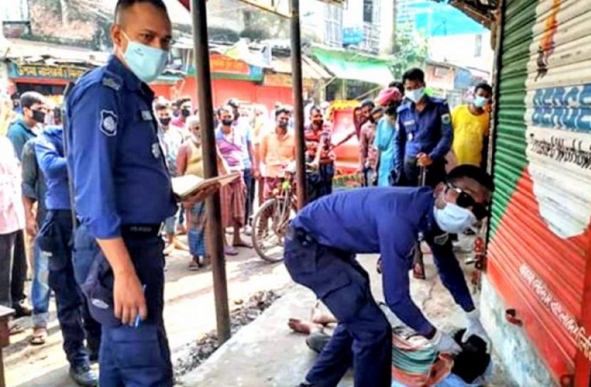 ফুটপাতেই মৃত্যু, করোনাতঙ্কে আসলো না কেউ!