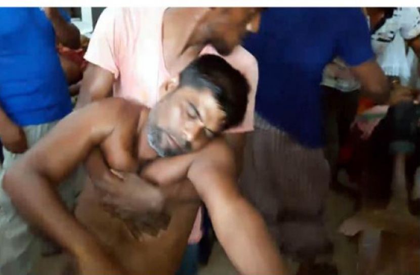 নড়াইলে তিনজনকে কুপিয়ে হত্যা