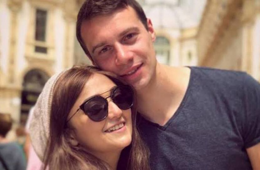 বিয়ের কথা গোপন করেছিলেন মোনালি ঠাকুর