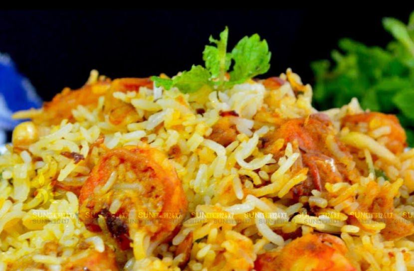 লোভনীয় চিংড়ি বিরিয়ানি এখন ঘরেই!