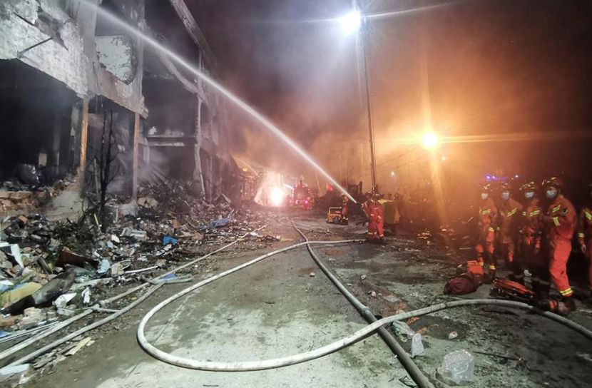 তেলবাহী ট্যাংকার বিস্ফোরণে চীনে  নিহত ১৮ জন (ভিডিও)