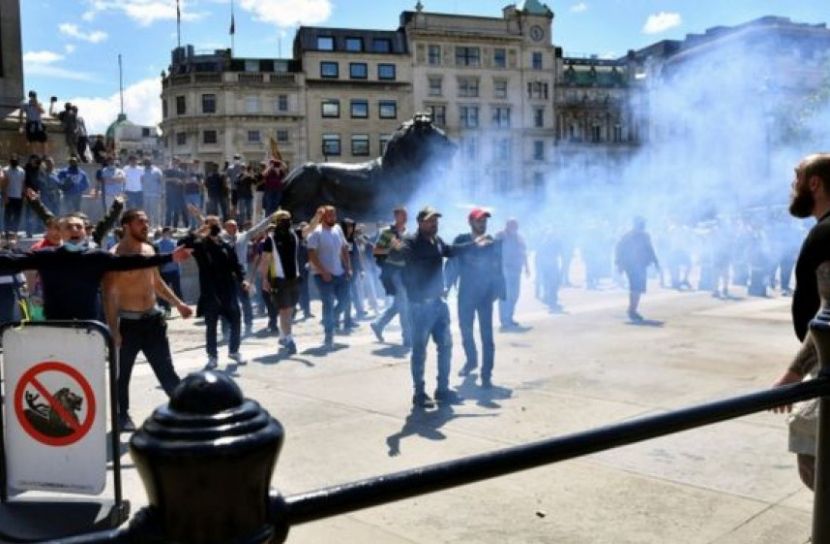 ফ্লয়েড আন্দোলন: লন্ডনে পুলিশ-বিক্ষোভকারী সংঘর্ষ