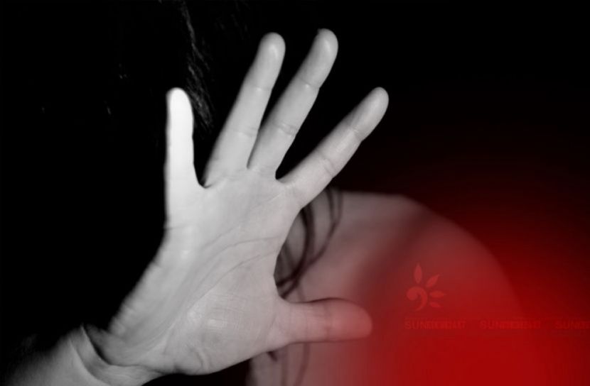 ত্রাণের জন্য ডেকে এনে গৃহবধূকে ধর্ষণ