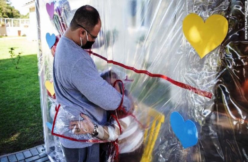 তবুও তৃপ্তির একখানি পর্দা ‘হাগ টানেল’