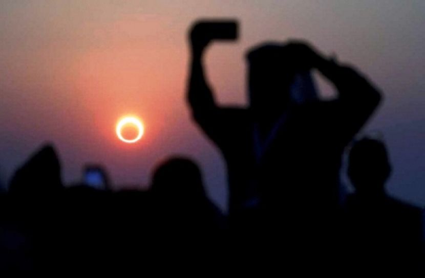 বিশ্ববাসীর চোখে এবারের সূর্যগ্রহণ!