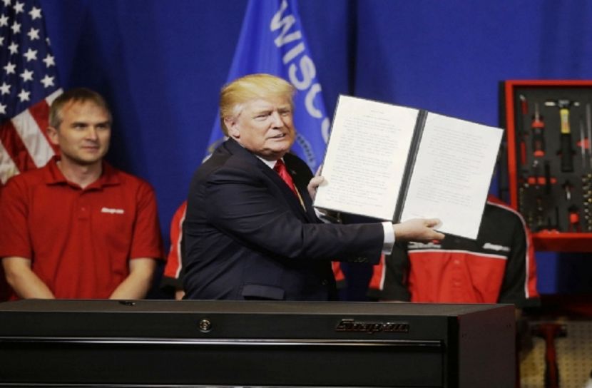 যুক্তরাষ্ট্রে গ্রিন কার্ড ও ভিসা সুবিধা স্থগিত