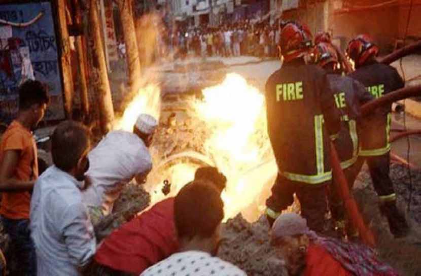 রাজধানীর শেওড়াপাড়ায় গ্যাস লাইনে আগুন