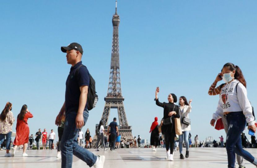 খুলল আইফেল টাওয়ার, ইউরোপ নিয়ে শঙ্কায় 'হু'