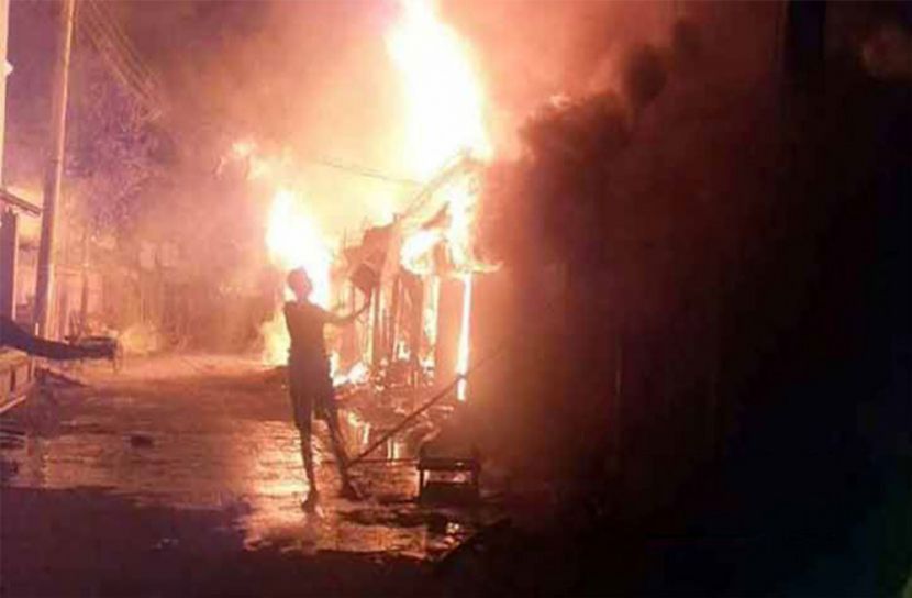 আগু‌নে, পুড়‌লো, রোয়াংছ‌ড়ি, বাজার,