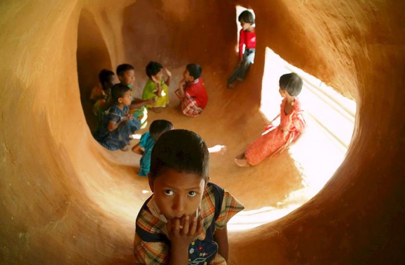 ‘দীপশিখা’ বাঁশ-মাটির তৈরি এক শান্তির স্কুল