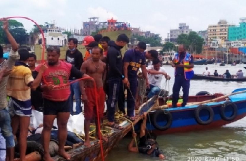 বুড়িগঙ্গায় লঞ্চডুবিতে শিশুসহ ২৮ মরদেহ উদ্ধার