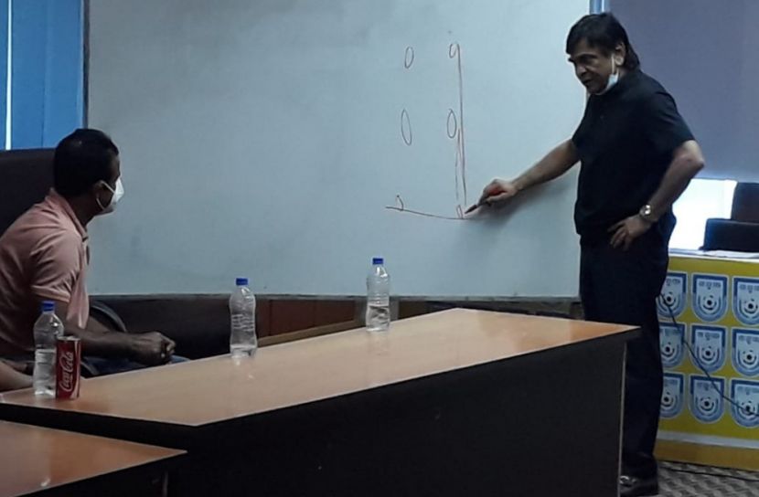 ফুটবলারদের সঙ্গে সালাহউদ্দিনের সভায় প্রণোদনার আশ্বাস