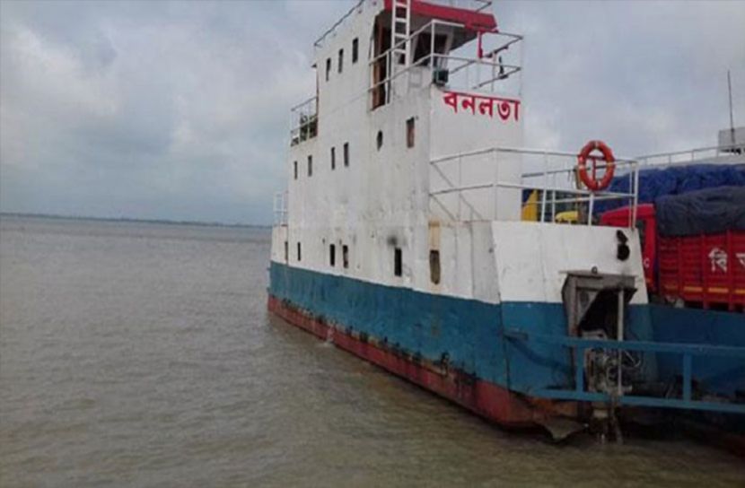 অধিক, স্রোতে, পদ্মায়, ফেরি, চলাচল, ব্যাহত,
