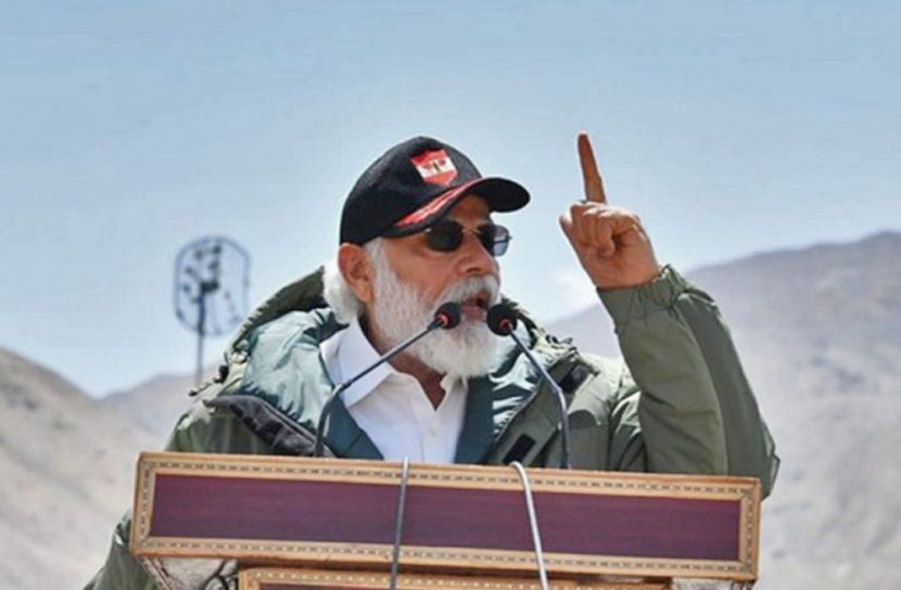 লাদাখে দাঁড়িয়ে মোদীর হুঁশিয়ারি!