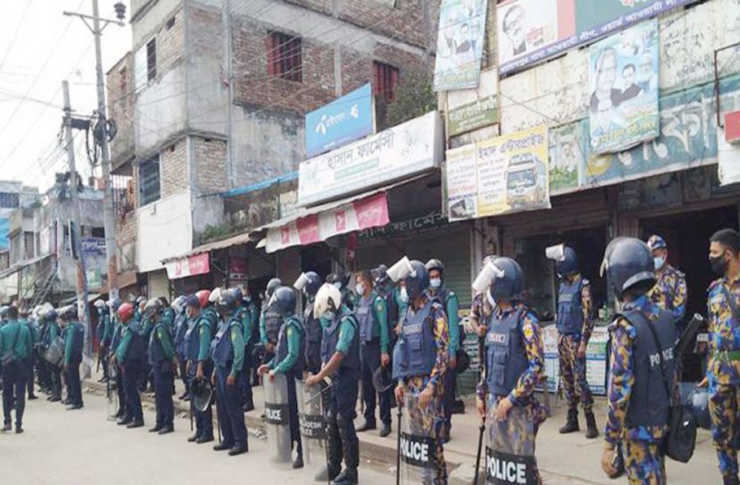 পাটকল পাহারায় পুলিশ