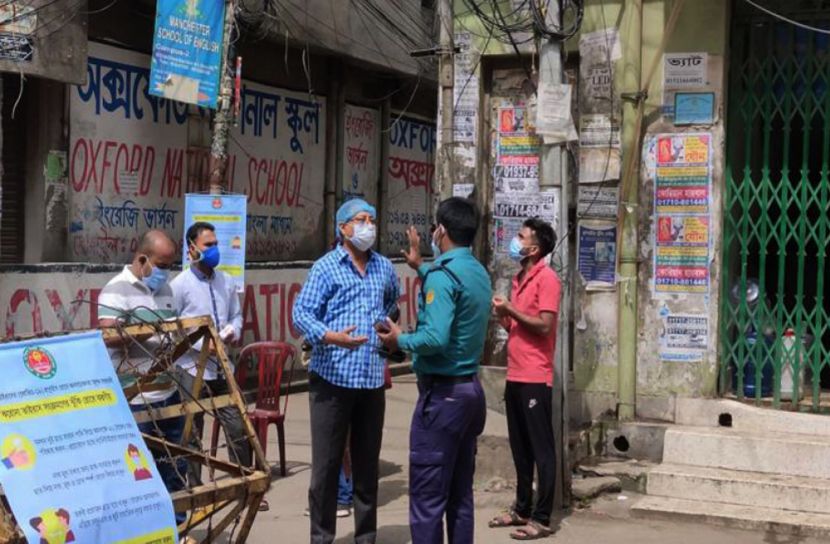 ওয়ারী থেকে বের হতে পারছেন না কর্মজীবী মানুষ