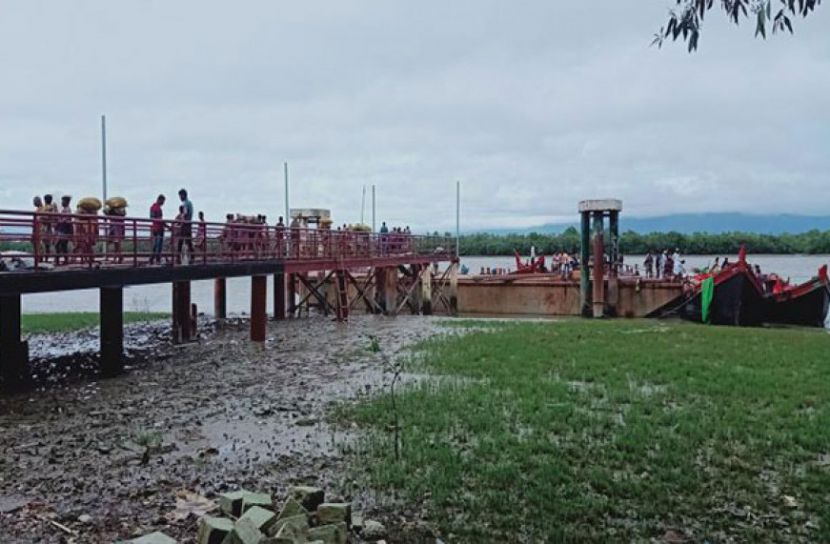 মিয়ানমার থেকে টেকনাফে পণ্য আসা বন্ধ!